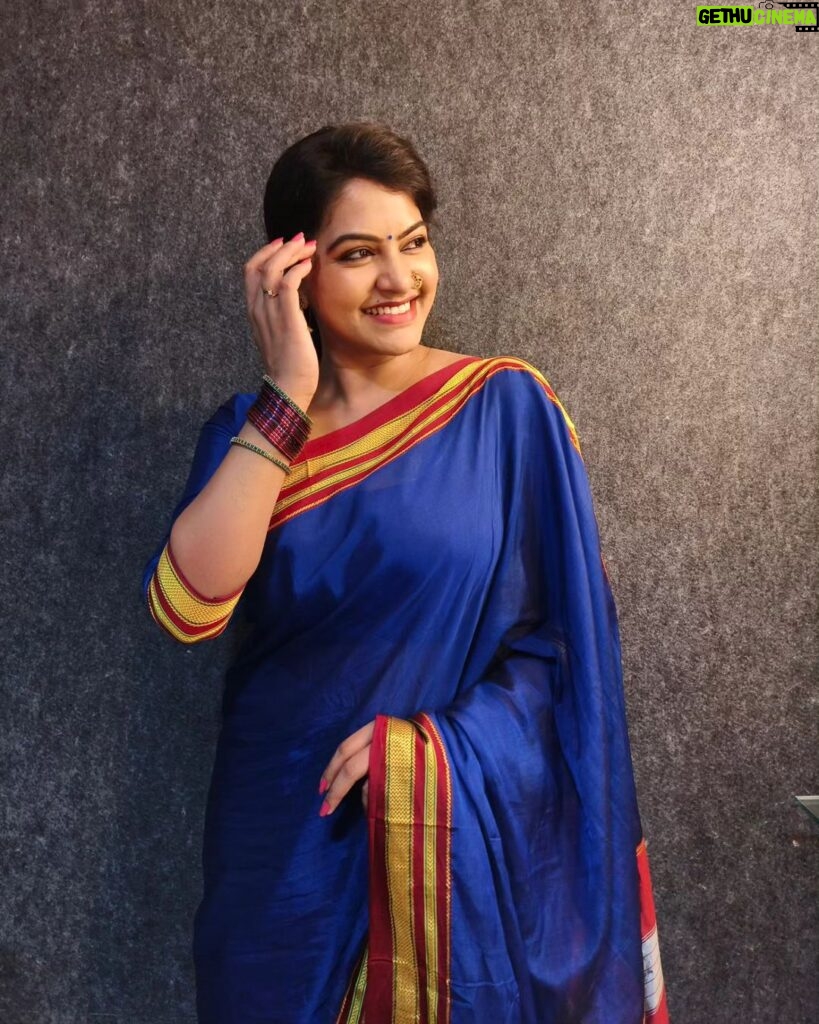 Rachitha Mahalakshmi Instagram - Saree 💙❤️💙❤️💙 that makes me most comfortable to carry in nd out.... 😇😇😇😇💙💙💙 And To many who r found of my nose pin collections which is my Statement already 😍 😇 they all r from @kushalsfashionjewellery 😇 #sareelove #ilkalsaree #nosepins #nosepinlovers