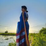 Rachitha Mahalakshmi Instagram - Royal blue with a Royal touch..... 💙💙💙💙💙💙 #sareelove 😇😇 Make up nd hair by @rachitha_mahalakshmi_official 😅😜 #sareelove #ilkalsarees