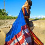 Rachitha Mahalakshmi Instagram - Royal blue with a Royal touch..... 💙💙💙💙💙💙 #sareelove 😇😇 Make up nd hair by @rachitha_mahalakshmi_official 😅😜 #sareelove #ilkalsarees