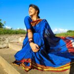 Rachitha Mahalakshmi Instagram - Royal blue with a Royal touch..... 💙💙💙💙💙💙 #sareelove 😇😇 Make up nd hair by @rachitha_mahalakshmi_official 😅😜 #sareelove #ilkalsarees
