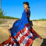 Rachitha Mahalakshmi Instagram - Royal blue with a Royal touch..... 💙💙💙💙💙💙 #sareelove 😇😇 Make up nd hair by @rachitha_mahalakshmi_official 😅😜 #sareelove #ilkalsarees