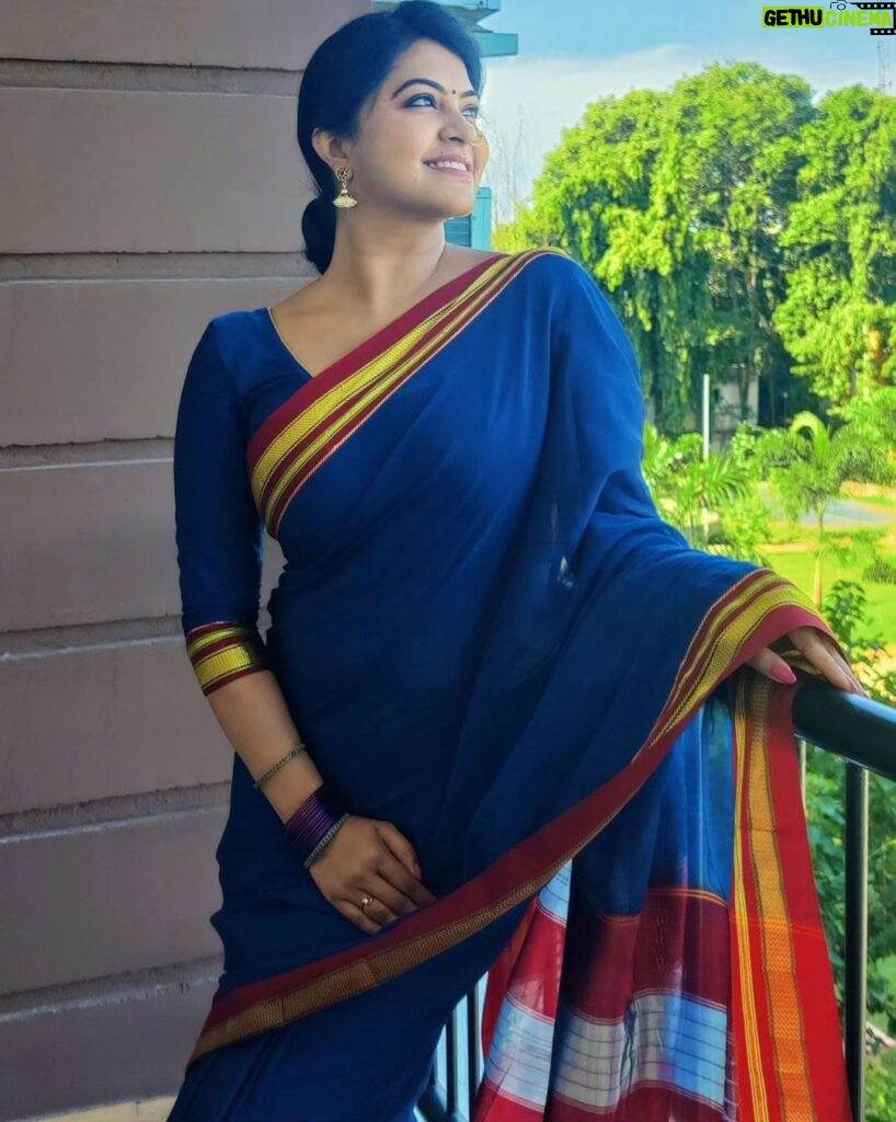 Rachitha Mahalakshmi Instagram - My saree love 😇😇😇 Authentic Karnataka's Pure Ilkal Cotton saree ❤️❤️❤️❤️❤️❤️❤️❤️❤️❤️❤️❤️❤️❤️❤️ Guest for a show were sarees r loved , Greeted ,appreciated, embraced just like me..... 😇😇😇😇😇😇😇 #sareelove #ilkalsarees