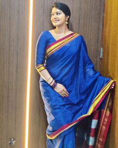 Rachitha Mahalakshmi Instagram - My saree love 😇😇😇 Authentic Karnataka's Pure Ilkal Cotton saree ❤️❤️❤️❤️❤️❤️❤️❤️❤️❤️❤️❤️❤️❤️❤️ Guest for a show were sarees r loved , Greeted ,appreciated, embraced just like me..... 😇😇😇😇😇😇😇 #sareelove #ilkalsarees