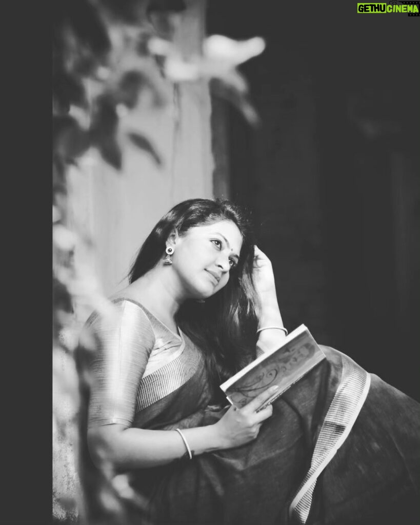 Rachitha Mahalakshmi Instagram - Monochrome love ❤️❤️❤️❤️ : @saranjphotography 😇😇😇😇😇😇😇