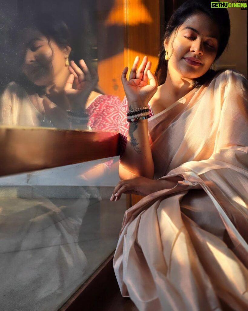 Rachitha Mahalakshmi Instagram - Sun-kissed series 🌄🌅🥰🥰🥰🥰🥰🥰🥰🥰🥰