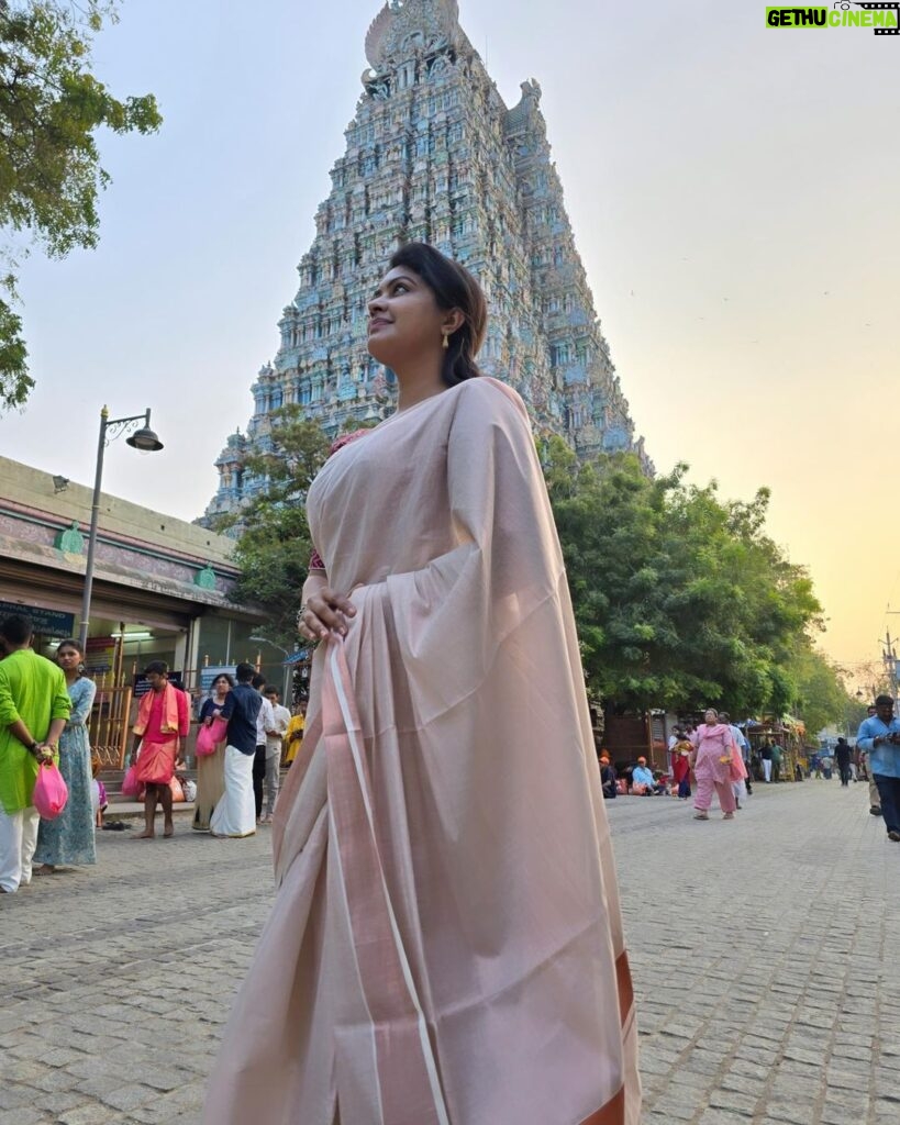 Rachitha Mahalakshmi Instagram - Feeling divine 😇 #maduraimeenakshiammantemple