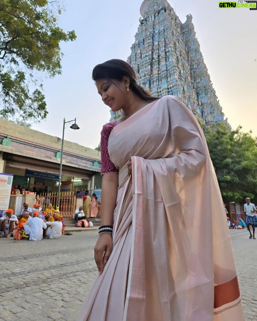 Rachitha Mahalakshmi Instagram - Feeling divine 😇 #maduraimeenakshiammantemple