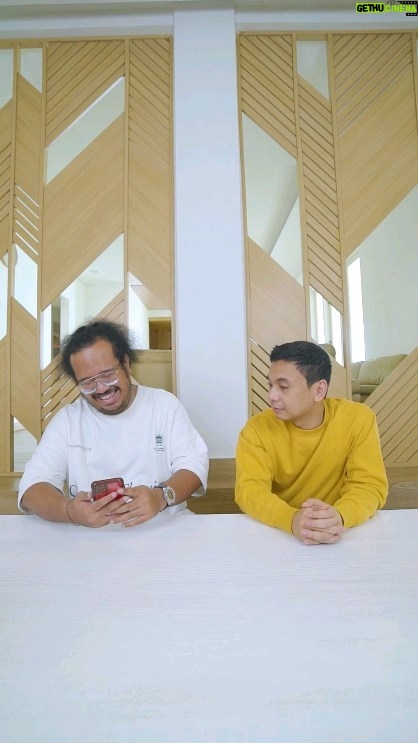 Raditya Dika Instagram - Buat yang punya banyak wishlist, sekarang checkout #SesuaiMaumu lebih gampang di @tokopedia pakai GoPay Tabungan by Jago. Upgrade gopay kamu sekarang. Cepat, di mana aja! @jadijago @gopayindonesia
