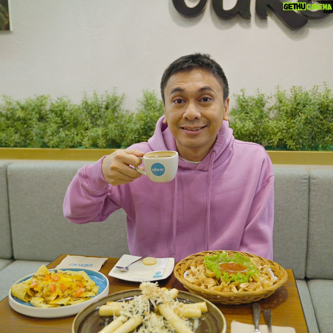 Raditya Dika Instagram - Gue udah lama nggak ngopi di luar, tapi kali ini gue belain ngopi di Excelso. Karena spesial tahun kabisat ini, Excelso ada promo 29 ribuan aja untuk semua menu. Kalau kamu ulang tahun di tanggal 29 Februari, akan ada tambahan promo buat kamu! Buruan ajak temen-temen ke Excelso buat nikmati promonya. Jangan ketinggalan karena cuma berlaku 28-29 Februari 2024!