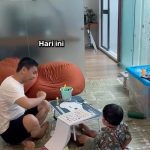 Raditya Dika Instagram - Mumpung saya libur, belajar sama prof Aca dulu. 😂