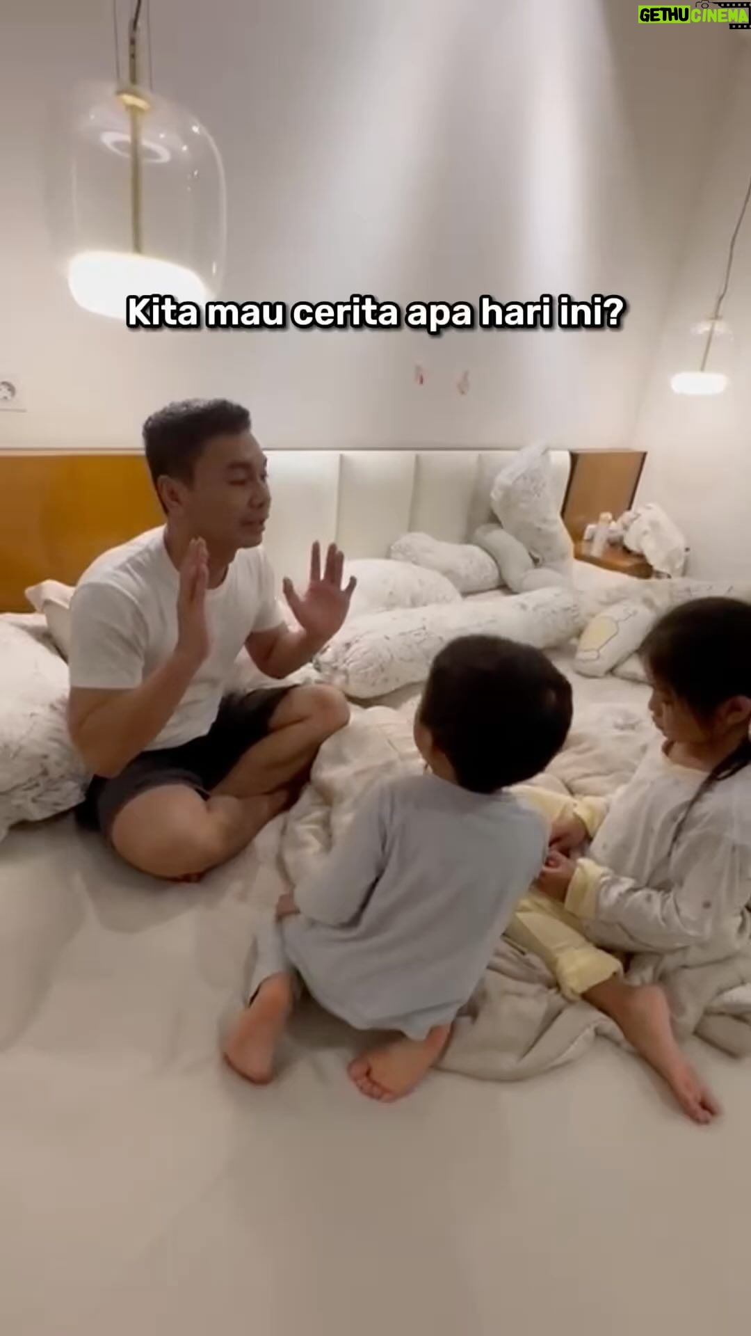 Raditya Dika Instagram - Lama banget mau cerita doang. 😅