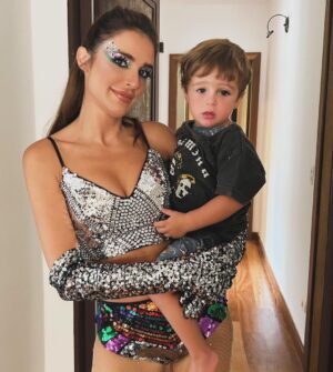 Rafa Brites Instagram - Bom dia @blocodafavoritaoficial 
@mary_make