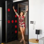 Rafa Brites Instagram - Já usei o Airbnb como hóspede várias vezes em viagens com a família e amigos, mas dessa vez resolvi estar do outro lado. Agora sou uma anfitriã no @airbnb! Aquele apartamento que vocês amam quando eu posto em São Paulo, agora pode ser o seu cantinho também! As reservas estarão disponíveis em 17 de janeiro às 11h, horário de Brasília, no link do meu stories! #ParceriaAirbnb #publicidade