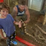 Rafa Brites Instagram - Dia especial com @gabrielnucleo ! Nosso herpetologista e seu assistente (leon) curtiram muito conhecer o trabalho com a maior víbora do mundo a surucucu pico de jaca. Obrigada Gabriel e Claudio pelo passeio emocionante 🐍!! Serpentário De Serra Grande