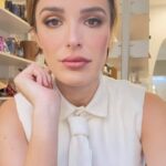 Rafa Brites Instagram – Quem mais da minha geração viveu a cultura do ter que “se fazer de difícil?”. O quanto isso reforçava a repressão da nossa autonomia e nossos desejos. Ate hoje vemos estupradores usarem como subterfúgio a mulher não ter gritado, chamado a polícia. Ela “apenas” disse NÃO . Estava fazendo um c* doce.  Precisamos deixar claro que nossa independência e poder sobre nossos corpos não passam mais por essa ferramenta machista que eu mesma e muitas mulheres viveram. Simplesmente NÃO é NÃO. Dali para frente é crime.