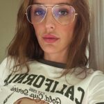 Rafa Brites Instagram – Oficialmente usando óculos e to com uma duvida: Quando a gente se acostuma com o óculos parece que piora a “vista” … Alguém mais sente isso ou é lenda? Tipo antes só ardia meu olho se não usasse, agora não enxergo mais …