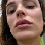 Rafa Brites Instagram - Pele real, tem poro, tem mancha tem umas bolinhas…. E no verão , sol e todas as comilanças ela fica mais louca ainda.