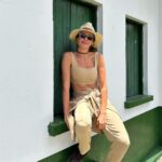 Rafa Brites Instagram – Rota do cacau. Tive ume experiência linda para conhecer o programa #Cocoaplan que tem como o objetivo fomentar e implementar práticas regenerativas e sustentáveis na cadeia de produção desse fruto tão mágico. Agora toda vez que for degustar ou atacar mesmo aquele chocolate delicioso vou lembrar de toda a importância que o cacau tem para nosso país.  Melhor é ter essa experiência com os amigos  @ritabatista @juferraz @cacelico e @enzocelulari ! Obrigada @cantagalo.cacau @nestlechocolates  ate a próxima! Fotos @lecanovo #publi