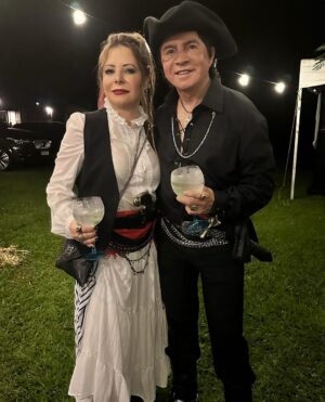 Rafa Brites Instagram - Eu não tive medo de fantasma, nem de bruxa, Fred Krueger, palhaço It é fichinha medo eu tive no puerpério. Passar as noites em claro com um bebezinho que depende de vc. Me da arrepio de lembrar …Ontem no Halloween dos meus amigos amados @monicabenini e do @junior_oficial . O @andreolifelipe foi de Faria Limer e eufui do momento mais aterrorizante da minha vida alguém se identificou com essa “fantasia “ ?