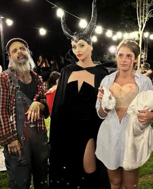 Rafa Brites Instagram - Eu não tive medo de fantasma, nem de bruxa, Fred Krueger, palhaço It é fichinha medo eu tive no puerpério. Passar as noites em claro com um bebezinho que depende de vc. Me da arrepio de lembrar …Ontem no Halloween dos meus amigos amados @monicabenini e do @junior_oficial . O @andreolifelipe foi de Faria Limer e eufui do momento mais aterrorizante da minha vida alguém se identificou com essa “fantasia “ ?