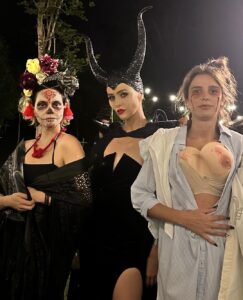 Rafa Brites Instagram - Eu não tive medo de fantasma, nem de bruxa, Fred Krueger, palhaço It é fichinha medo eu tive no puerpério. Passar as noites em claro com um bebezinho que depende de vc. Me da arrepio de lembrar …Ontem no Halloween dos meus amigos amados @monicabenini e do @junior_oficial . O @andreolifelipe foi de Faria Limer e eufui do momento mais aterrorizante da minha vida alguém se identificou com essa “fantasia “ ?