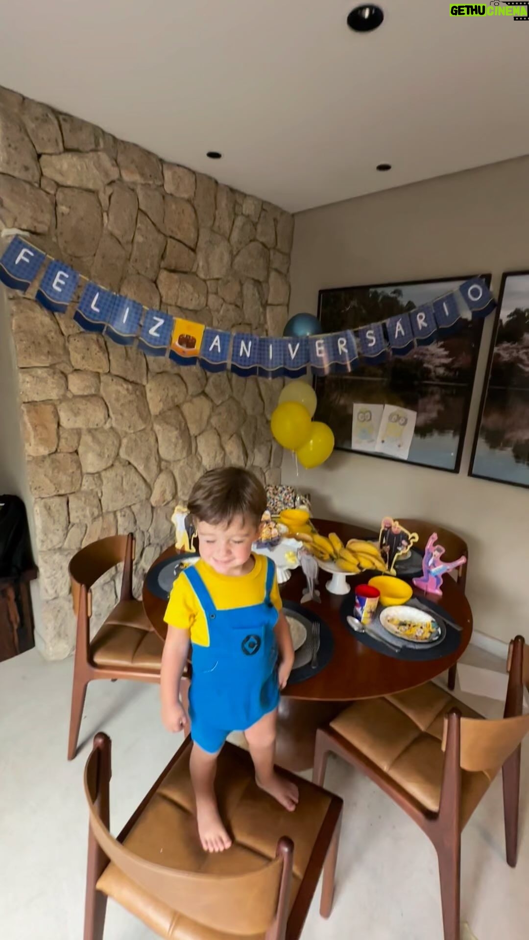 Rafa Brites Instagram - 2 anos com café da manhã dos Minions! Te amo amor da vida da mamãe!