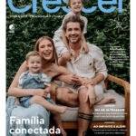 Rafa Brites Instagram - Novembro tem uma edição muito especial da CRESCER já disponível nas bancas e no app @globomais: neste mês, completamos 30 anos! 🥳 Celebrar três décadas da marca é refletir sobre o tempo: olhar para trás e perceber como tudo evoluiu tão rápido - no mundo, nas famílias, no nosso jeito de criar filhos, de nos informar -, mas também que nada substitui o afeto, o estar junto, como diz @apontesferreira, Editora-Chefe da Crescer. E, a partir deste aniversário, seguiremos juntos todos os meses em uma jornada 100% digital, com novas ferramentas no site, conteúdos inéditos, além de uma revista digital com as melhores reportagens, dicas e serviços para acompanhar a caminhada da parentalidade ao seu lado. Com você, criando o futuro! Para comemorar os 30 anos - e esse novo momento ainda mais digital da CRESCER - a reportagem de capa reflete como a parentalidade está cada vez mais conectada. Dos blogs de maternidade a mães e pais influenciadores, apresentamos um recorte de como a internet, que está presente em 80% dos lares brasileiros, revolucionou a criação dos filhos de diversas maneiras. Nesta edição: 🎤 ENTREVISTA - Rafa Brites e Felipe Andreoli estrelam a nossa capa de 30 anos, ao lado dos filhos Rocco e Leon. Em entrevista exclusiva, o casal fala sobre a harmonia na rotina, escolhas, a exposição nas redes sociais… além de compartilhar os ensinamentos que a parentalidade trouxe. 🤰 GRAVIDEZ - Para quem está na doce espera pela chegada de um filho, trazemos informações sobre a importância do exame de ultrassom, além de dicas para as gestantes lidarem com as angústias e as emoções ao checarem o que está acontecendo com o bebê dentro do útero. 🎯 COMPORTAMENTO - Ensinar as crianças a lutarem por seus objetivos com coragem e motivação no futuro começa agora. Nós desvendamos os segredos e traçamos 7 passos para isso acontecer, de acordo com a ciência. E ainda tem muito mais na nossa edição especial de 30 anos. Não perca! #revistacrescer #comvocêcriandoofuturo #crescer30anos #ediçãodeaniversário #parentalidadeconectada #rafabrites #felipeandreoli Foto: @babuskafotografia Styling: Adriana Fares e Marina Sanvicente Beleza: @mary_make