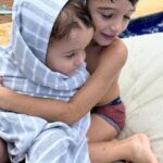 Rafa Brites Instagram - Consulta: Pessoal quero colocar os irmãos no mesmo quarto. Como vcs fazem esse processo do mais novo não acordar o mais velho?… do mais velho ir deitar quietinho pq mais novo já dormiu! Alguma dica? Particularmente acho muito legal irmãos dividirem o mesmo quarto. Sei que nem sempre é uma escolha (obviamente existem diferentes realidades). Eu sempre dividi com minha irmã…. Quem tem dicas para junta um de quase 2 anos com o outro de quase 7?