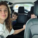 Rafa Brites Instagram - Pra quem tinha medo de dirigir na estrada… Aqui tô eu com um carro enorme , porta mala cheio, véspera de feriado e meus dois filhos no carro! Vencer nossos medos, ter MAIS CORAGEM.. que sensação única!