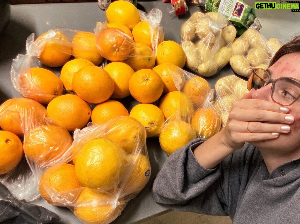 Rafa Brites Instagram - Atire a primeira pedra quem nunca se confundiu na quantidade da compra online achando que era a unidade … Avisei a familia que viveremos de laranja e batata essa semana ! 😂😂😂