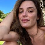 Rafa Brites Instagram - Essa lindona sou eu sem filtro, sem make, sem protetor solar com cor, ! Para mais informações dê um zoom! ♥️