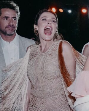 Rafa Brites Instagram - Repare na evolução das fotos… O casamento da @celinalocks  e do @ronaldo foi perfeito, não só pq tudo estava lindo… mas pq tudo estava leve, feliz e dançante! É impressionante como a Celina tem esse dom, ser o ápice da chiqueza e bom gosto , mas nunca chegar perto da frescura ou ostentação.. Que o amor vença todos os dias e a vida de vcs tenha o gosto daquela pipoquinha doce