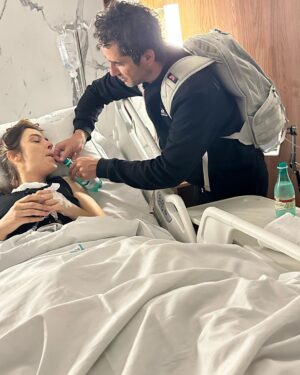 Rafa Brites Instagram - Ha 2 meses fiz minha cirurgia de explante , o T que virou L ♥️ e enxerto… nunca é facil tomar a decisão de se submeter a anestesia, pós operatório etc…. ( para mães acho que pesa mais ainda). Se eu disser que é de boa eu estaria mentindo…  o processo é bem delicado e requer muitos cuidados. Ontem voltei as atividades físicas de leve e só agora depois de 60 dias sinto que estou voltando a vida normal. Agora posso dizer que estou tão … mas tãooooo feliz de ter tomado esaa decisão. Obrigada @blanc.hospital por cuidar tão bem da gente.  O @andreolifelipe sem palavras pro meu enfermeiro amado. @drrafaelmanzini maravilhoso  @juuuhmello  no pós, @valterhugomae @barbarapraado enfermeira @fisiotaniaantonialli  que esta ate agora trabalhando nas fibroses .