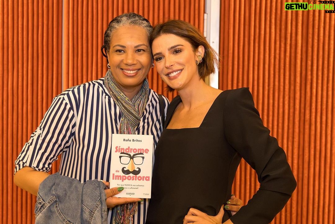 Rafa Brites Instagram - If we could make it here i ‘ll make it anywhere. Best sellers Latin writers. Que dia incrivel @maytecarvalhos . Falamos em inglês (OMG) sobre nossos livros e vidas na biblioteca pública de NYC. Foi só o começo. Obrigada a todas e todos os participantes a @camilaachutti pela linda abertura Thank you all. Photos @photovanessacarvalho NYC Public Library 5th Avenue