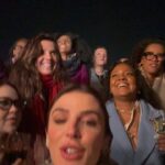 Rafa Brites Instagram - Essa msg é pra você! CSW Comissão do Status da mulher na ONU. Honrada em fazer parte dessa delegação novamente.Ja comentei que as vezes fico sem saber como posso ser realmente útil em ambientes assim por ser essa “peça” que não se encaixa perfeitamente em nenhum cargo. Não sou do governo, não represento grandes empresas… ou tive algum feito específico. O que posso fazer com todos esses tristes dados de desigualdade de gênero e todos seus atravessamentos? Mas por um motivo SIGO presente. Porque me pergunto o que VOCÊs seguidoras e seguidores poderiam fazer? E ai me vem mil respostas, ideias, ações que vejo VOCÊS fazendo…. As empresas que eu palestro ,as leitoras , amigas e amigos … E percebendo esse potencial em VOCÊS , vejo em mim também esse poder. São milhões de pessoas são multi milhões de reais. Tem gente com muito $$ por aqui tmb (amém). Desde ações simples VOTAr. E sairmos de 15% de representatividade na política … numero 142 no ranking mundial. Afff ate grandes investimentos em formação de mulheres na área de tecnologia. Crédito para empreendedoras …Queria saber de você qual ideia legal você teria ou qual seria seu discurso num evento assim. United Nations Organisation (ONU) - New York City
