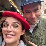 Rafa Brites Instagram - Vim assistir essa peça An enemy of the public!! Com o Jeromy Strong e o Michael Imperoli Bah que peça íncrivelllll!!! Atuação de todos… affff o Jeremy é bizarro em cena. E para os fãs de sucession … o Nicholas (Greg) estava la para assistir o amigo. Encontrei ele na saída!