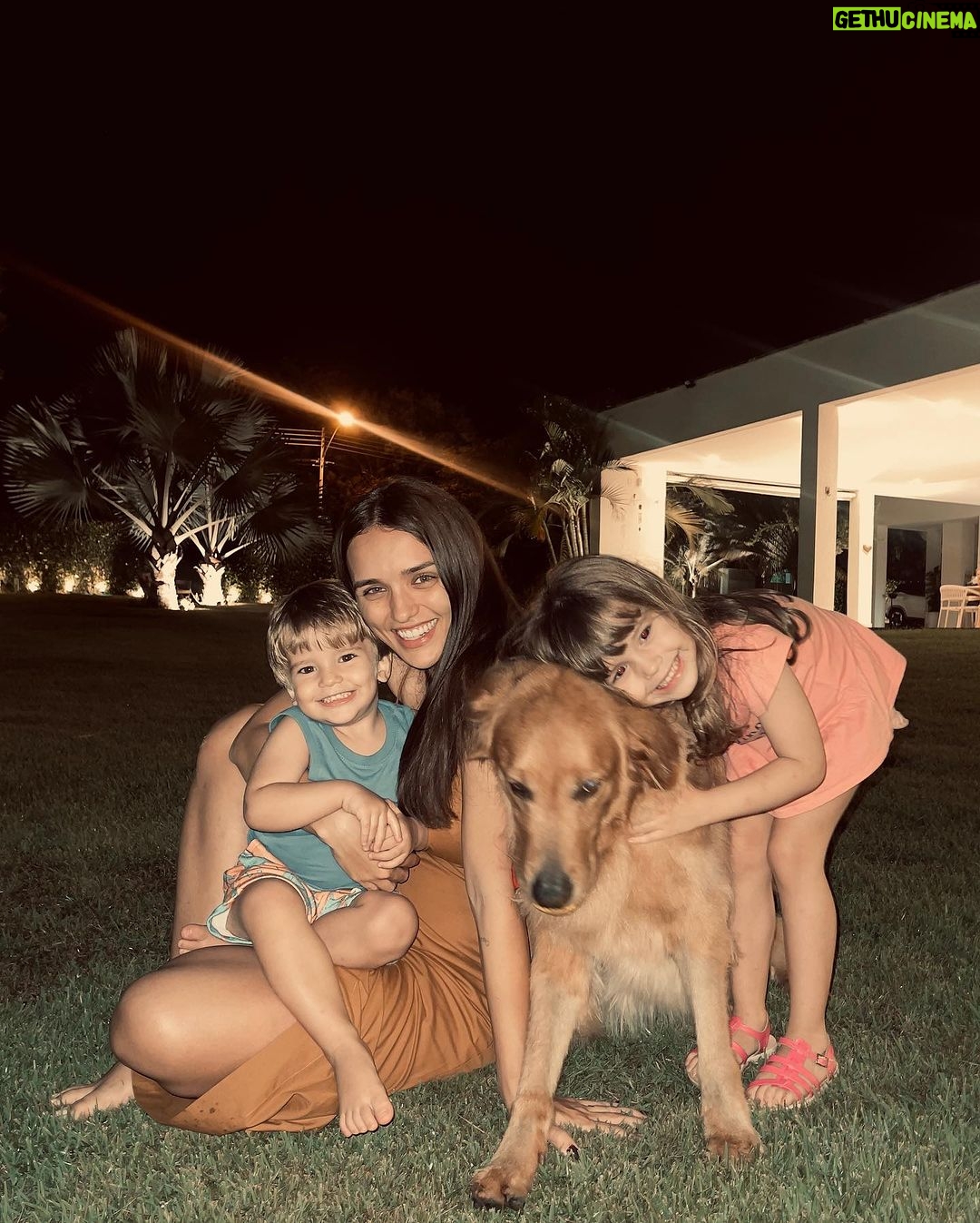 Rafa Kalimann Instagram - s贸 Deus sabe como eu precisava disso aqui, dias de descanso em casa agarrada com meus pequenos, quanta leveza e poder esses momentos tem na minha vida 馃ス Goi芒nia, Goi谩s, Brasil