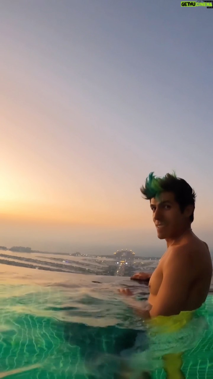 Rafa Polinesio Instagram - Dubai: Pool in the Sky ☁️🏢⛅️ Aura Sky Pool