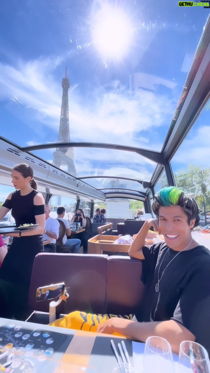 Rafa Polinesio Instagram - Disfrutando de Paris 🍽 París, France