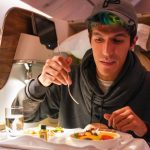 Rafa Polinesio Instagram - Imaginen viajar por casi 24 horas!! Les grabamos todo lo que nos pasó en nuestro vuelo a Dubai en Emirates ✈️ fue muy divertido, estén pendientes porque les contaré todo lo que estamos viviendo en Dubai!!