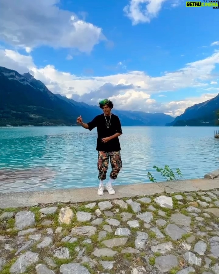 Rafa Polinesio Instagram - Siempre bailando 🇨🇭🌍 Interlaken, Switzerland