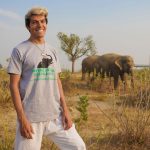 Rafa Polinesio Instagram - Como voluntario en WildLife SOS conocí que no es natural que un animal permita que un humano lo monte o se acerque demasiado a el, los animales que permiten eso pasaron un fuerte proceso de tortura que se le llama "Quebrantar el espíritu" para enseñarle que el humano manda. La mayoría desconocemos esto, incluso yo había montado animales anteriormente, pero al conocer lo que hay detrás decidimos compartir nuestra experiencia y así más personas sepan como actuar al momento de estar frente a un animal que debería ser libre. Estamos a tiempo de retomar el camino hacia un mejor futuro en armonía con la tierra. Compartan el mensaje es la mejor forma de ayudar. 🌎🧍🌵🐪🌳🐘⛰️🦙🌲🐎🌴🐅🌱🧍🌍 #H3ROES