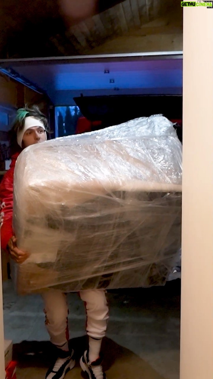 Rafa Polinesio Instagram - Los últimos muebles para la casa en la montaña 🏔