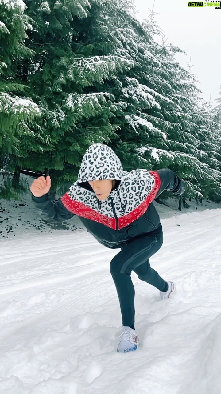 Rafa Polinesio Instagram - ; Sprints en la nieve ❄️ 🏃♂️