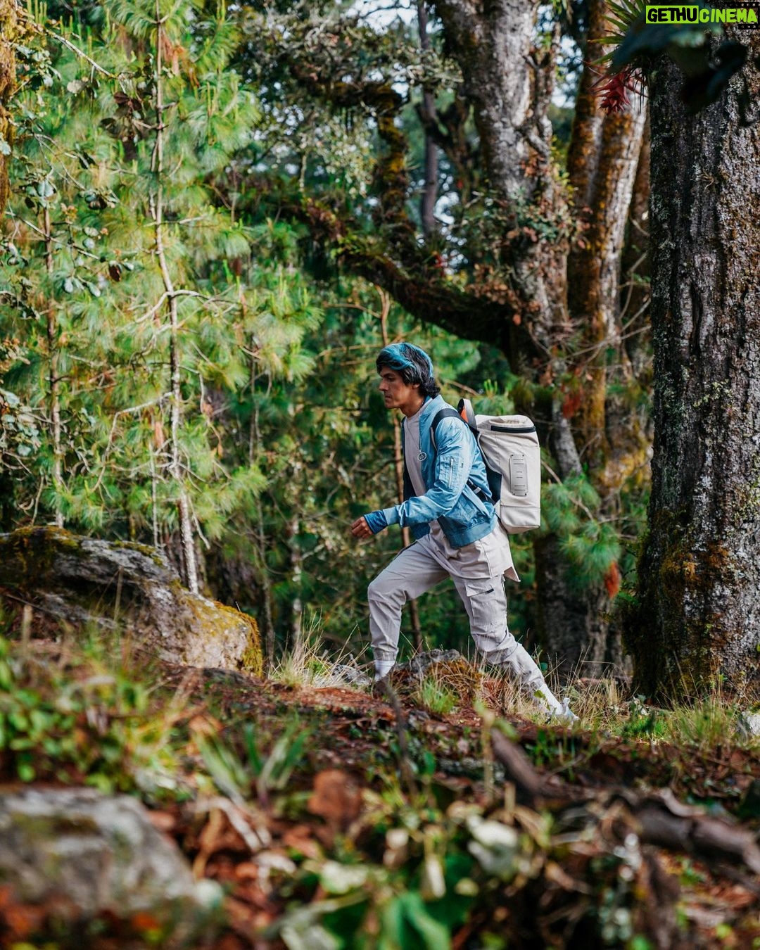 Rafa Polinesio Instagram - Poder mostrarles la historia de #PolinesiosRevolution me emociona mucho, es el inicio de todo lo que viene. Gracias por estar con nosotros estos 10 años subiendo esta montaña ⛰ llena de desafíos. Ahora que sabemos que TODO ES POSIBLE viene lo mejor. 🎶 Es momento de ponerte en acción, Lo que sientes causará una explosión, Es tu vida tienes todo el control, Nuestro mundo ya tomó dirección🎶