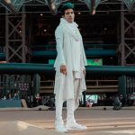 Rafa Polinesio Instagram - Me encantó este outfit ⚪️ pero verlos, escucharlos y sentirlos llenó mi 💚!! 💭💭💭 Hace tiempo me desconecte de este tipo de eventos 📸 para vivir otras experiencias y ahora que volví recordé lo bien que me la paso, me sentía en mi elemento y sobre todo estar junto a ustedes (que por cierto): fue lo que más hice en esta alfombra “platicar y abrazarlos”. Me decían: “He comido más con ustedes que con mis papás” “Ustedes fueron mi infancia y ahora mi adolescencia” Ese día mis Polinesios me recordaron la gran familia que somos y que unidos podemos ir más allá de nuestros sueños. 👐 Es tiempo para “La Nueva Era PP”, ahora estaremos mas cerca de ustedes en diferentes formas, más allá de lo que podemos imaginar y el mundo conocerá la fuerza de nuestra familia porque TODO ES POSIBLE!! 💭💭💭 Disfruten el juego 💚