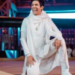 Rafa Polinesio Instagram - Me encantó este outfit ⚪️ pero verlos, escucharlos y sentirlos llenó mi 💚!! 💭💭💭 Hace tiempo me desconecte de este tipo de eventos 📸 para vivir otras experiencias y ahora que volví recordé lo bien que me la paso, me sentía en mi elemento y sobre todo estar junto a ustedes (que por cierto): fue lo que más hice en esta alfombra “platicar y abrazarlos”. Me decían: “He comido más con ustedes que con mis papás” “Ustedes fueron mi infancia y ahora mi adolescencia” Ese día mis Polinesios me recordaron la gran familia que somos y que unidos podemos ir más allá de nuestros sueños. 👐 Es tiempo para “La Nueva Era PP”, ahora estaremos mas cerca de ustedes en diferentes formas, más allá de lo que podemos imaginar y el mundo conocerá la fuerza de nuestra familia porque TODO ES POSIBLE!! 💭💭💭 Disfruten el juego 💚