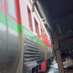 Rafa Polinesio Instagram - Tren solo para nosotros!! A donde nos vamos👇👇 En el último video se ve como pasó a centímetros de nosotros!!! Train and Floating Market , Thailand