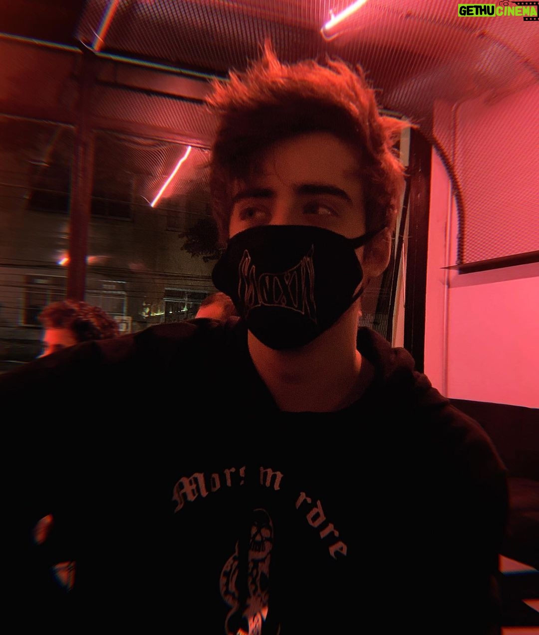 Rafael Lange Instagram - cada dia mais weeb Buraco