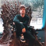 Rafael Lange Instagram - a partir de agora que eu sou o novo rei ta proibido caminhar só pode sair no pique Iron Throne